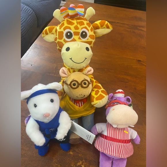 Lot of Doc McStuffins Hallie Bean, Arthur Read, Karate Bunny, Fiesta - Picture 1 of 16